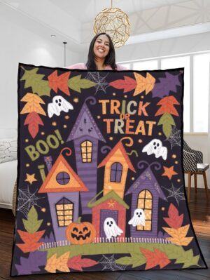 Haunted Houses and Autumn Leaves Quilted Blanket – Enchanted Halloween Patchwork
