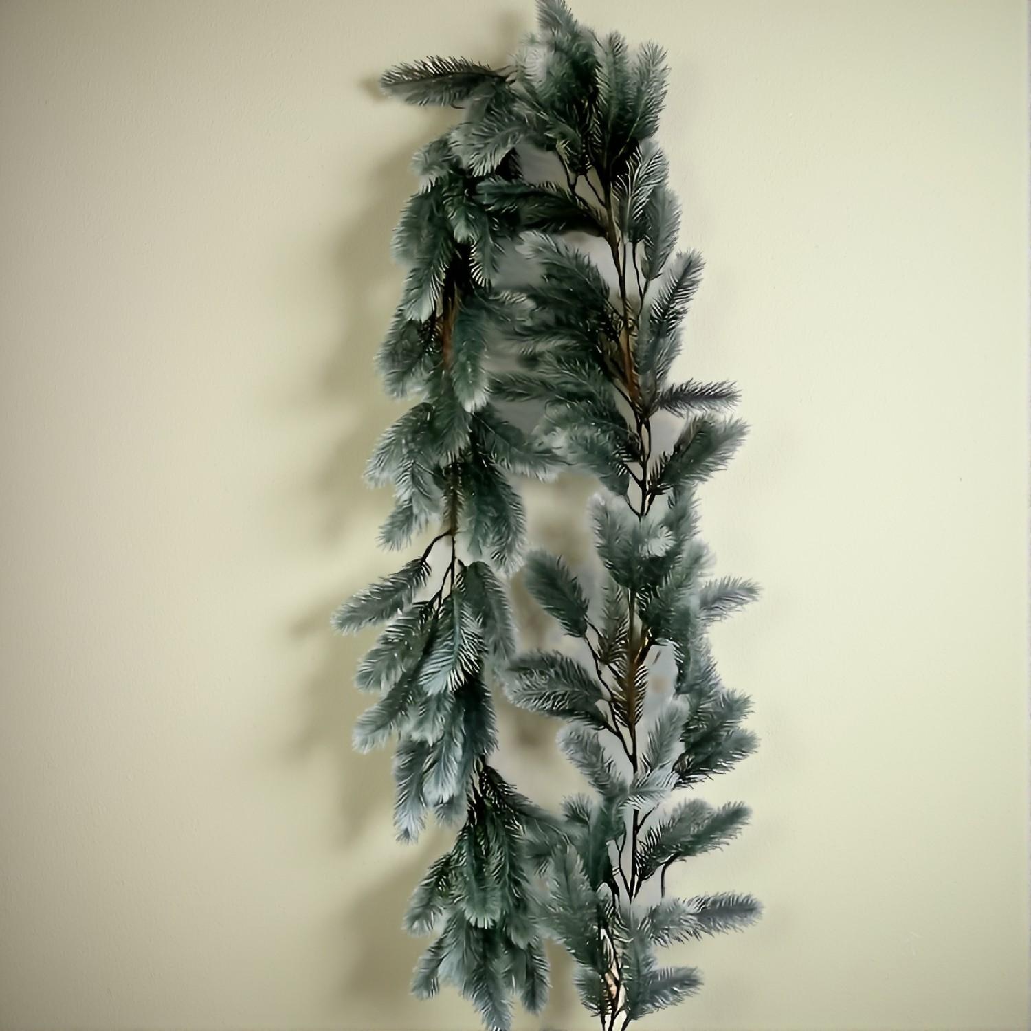 88.6" Luxury Christmas Garland – Elegant Indoor/Outdoor Holiday Decoration with Pine Cones and Golden Ornaments