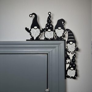 Classic Iron Santa Gnomes Door Corner Decor – Black Door Mount No-Face Santa Claus Hanging Sign, Multipurpose Decorative Plaque For Christmas And Thanksgiving, Easy Mounting Without Electricity