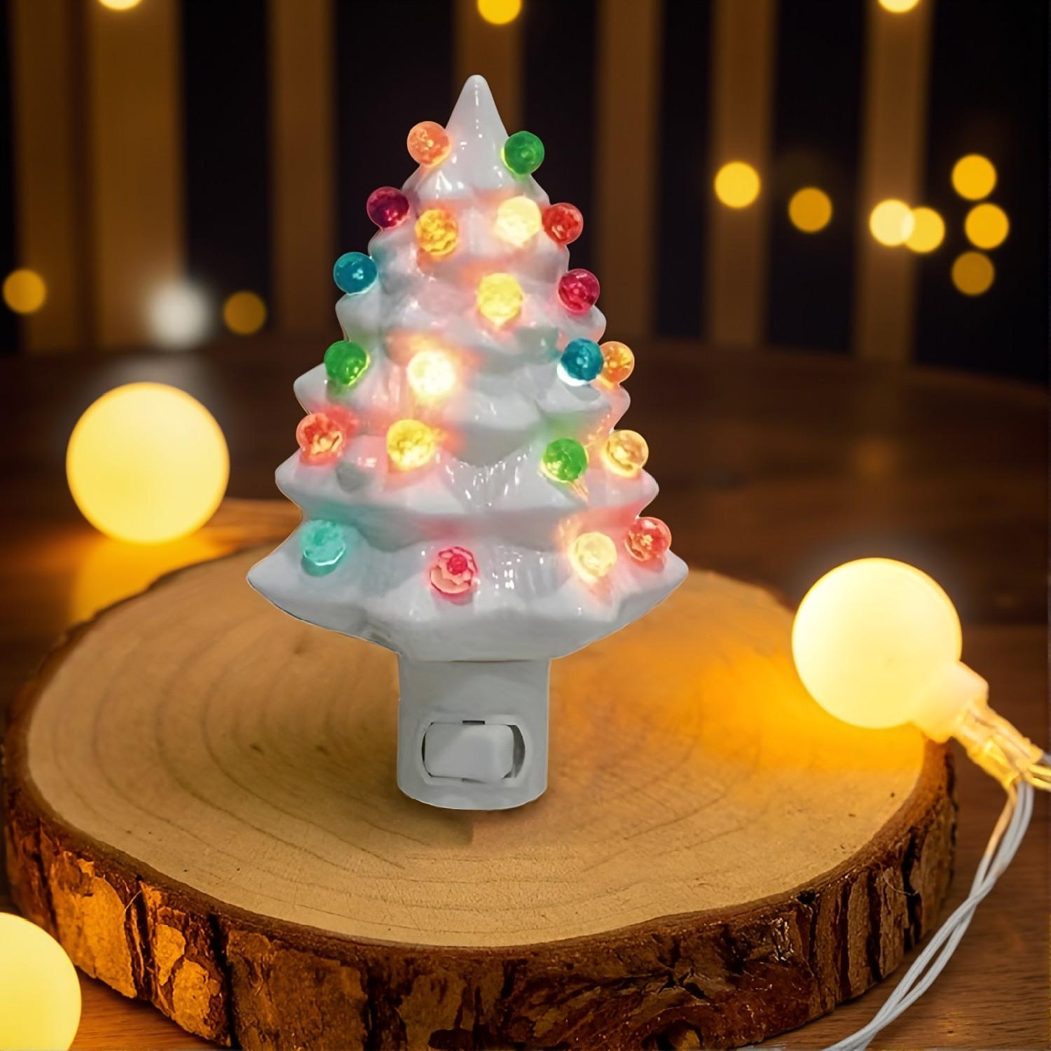 3D Christmas Tree Night Light – St. Patrick's Day Green Tree, Christmas LED Flashing Wall Decoration, Resin, 120V, American Plug, For Indoor - Image 5