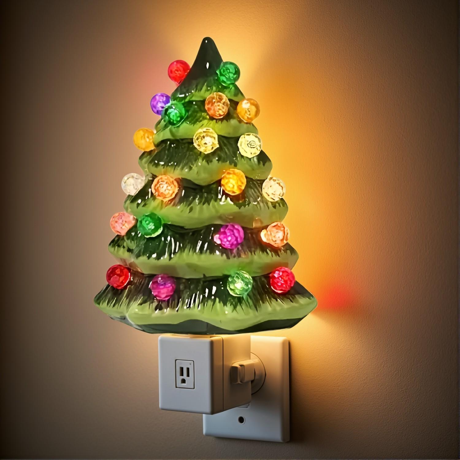 3D Christmas Tree Night Light – St. Patrick's Day Green Tree, Christmas LED Flashing Wall Decoration, Resin, 120V, American Plug, For Indoor - Image 3