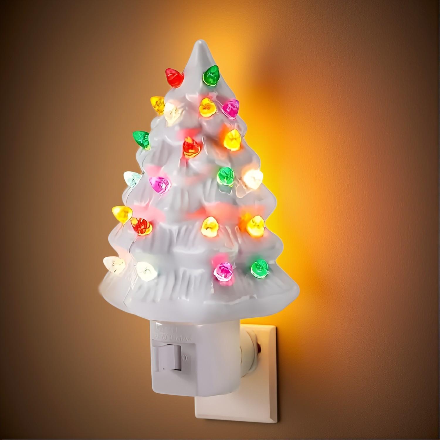 3D Christmas Tree Night Light – St. Patrick's Day Green Tree, Christmas LED Flashing Wall Decoration, Resin, 120V, American Plug, For Indoor - Image 4