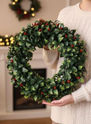 Artificial Grass Wreath – Small Red Fruit, Prickly Leaf, Aglaia Odorata, Boxwood Wreath, PE Material, Harvest Festival, Halloween, Christmas Decoration
